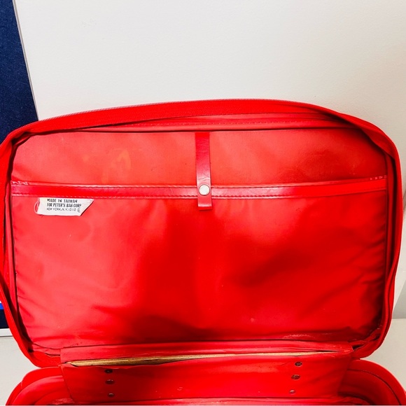 1980's vintage Care Bear Red Luggage READ! - Picture 11 of 16